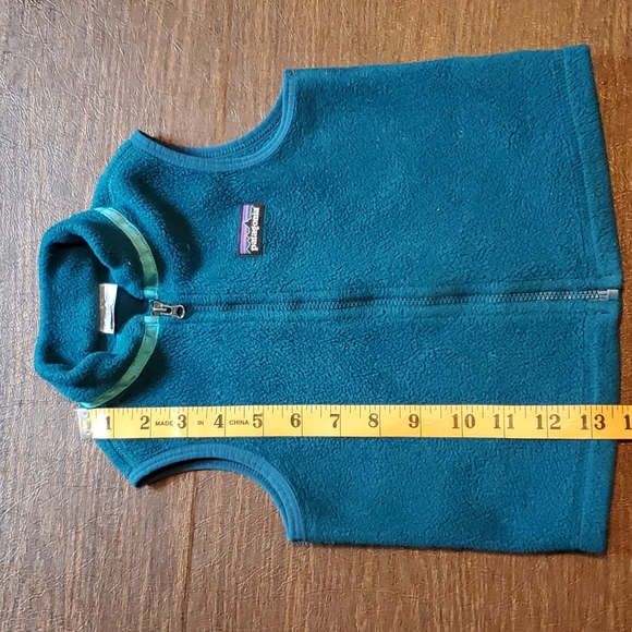 Patagonia fleece vest 2t - Picture 4 of 6